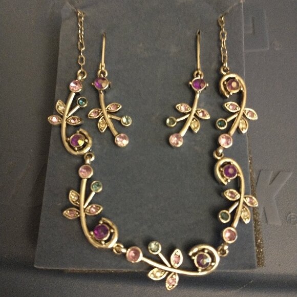 NIB!!! VINTAGE AVON SPARKLING COLORS VINE NECKLACE & EARRINGS SET - Picture 1 of 3